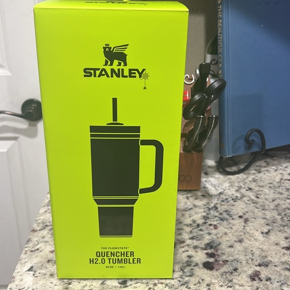 🕷️GLOW HALLOWEEN STANLEY H2.0 FLOWSTATE TUMBLER 40oz LIMITED EDITION SPIDER WEB - Picture 4 of 11